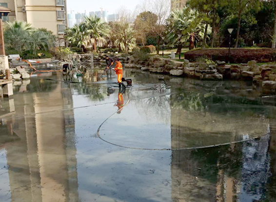 赛罕景观池淤泥清理